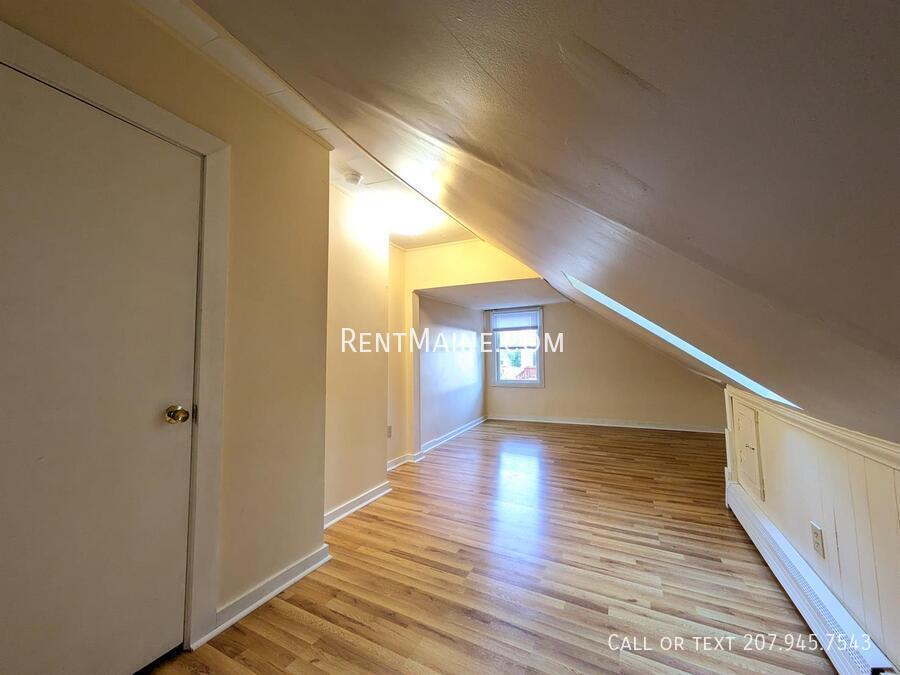 Building Photo - 28 Autumn St