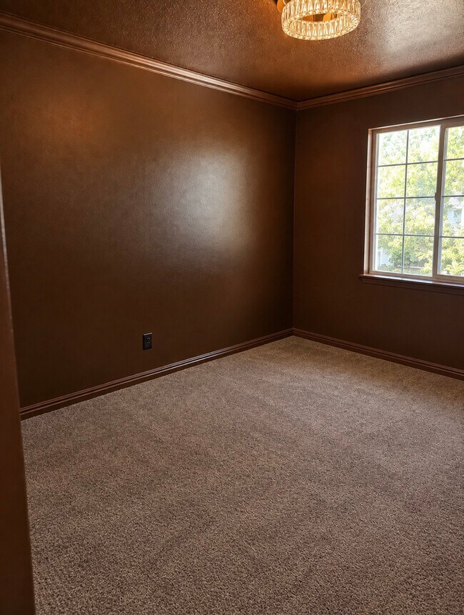 Building Photo - 1093 Eastgate Dr