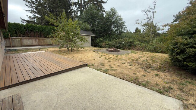 Building Photo - 355 SW Kalmia Ave