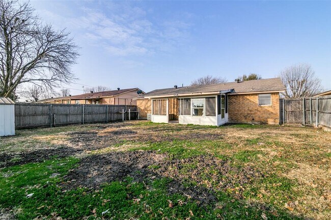 Building Photo - 507 Hilltop Ln