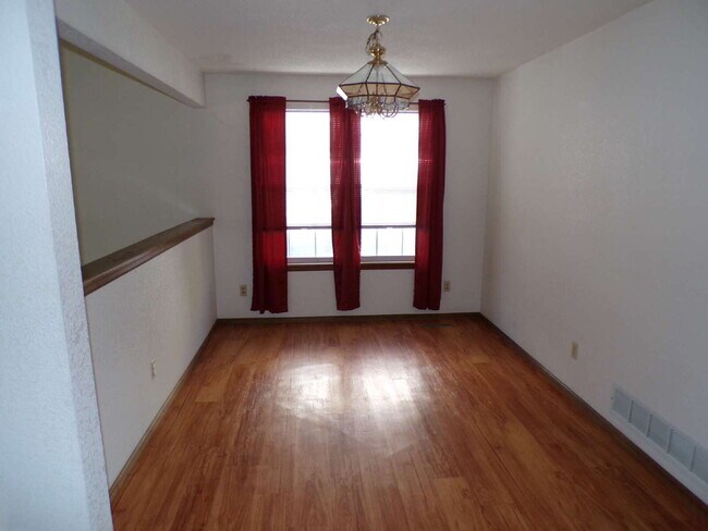 Building Photo - Four Lakes - Centennial - 3 Bedroom - 3 Ba...