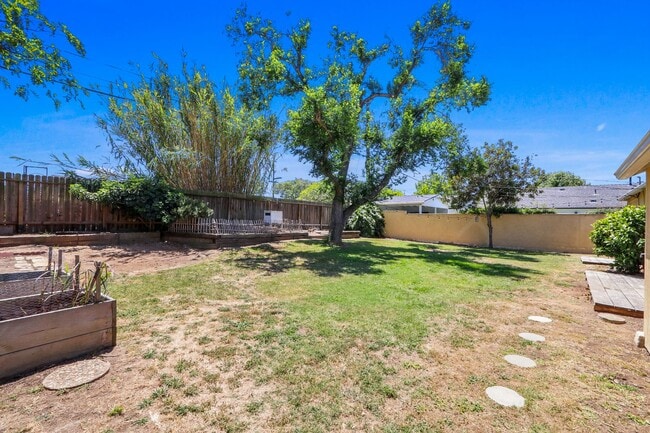 Building Photo - Beautifully Rehabbed Costa Mesa SFH with Large Yard