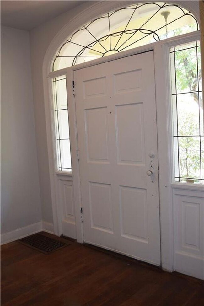 Building Photo - 1101 W 22nd St