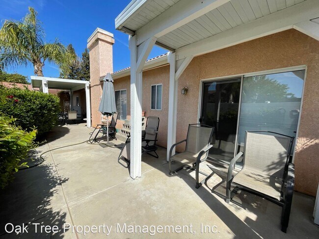 Building Photo - 3 br, 2 bath House - 2328 E. Fir Avenue