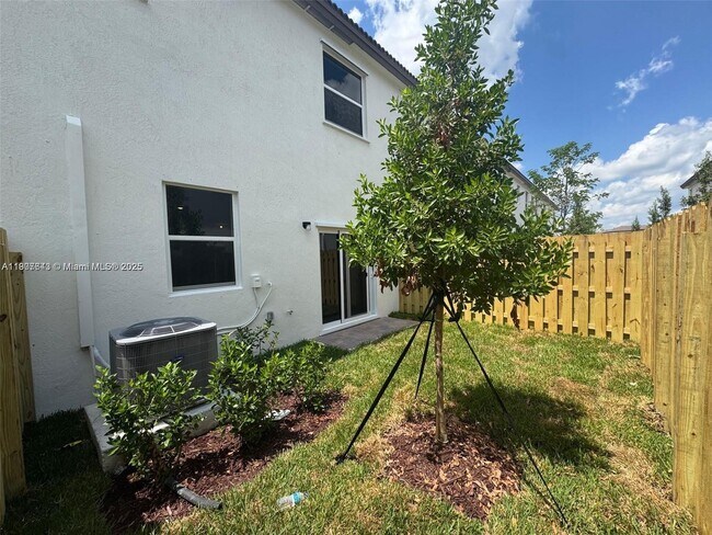 Building Photo - 2771 SE 25th Ave