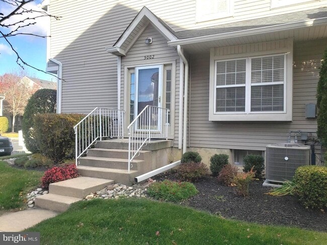 Building Photo - 5002 Essex Ln