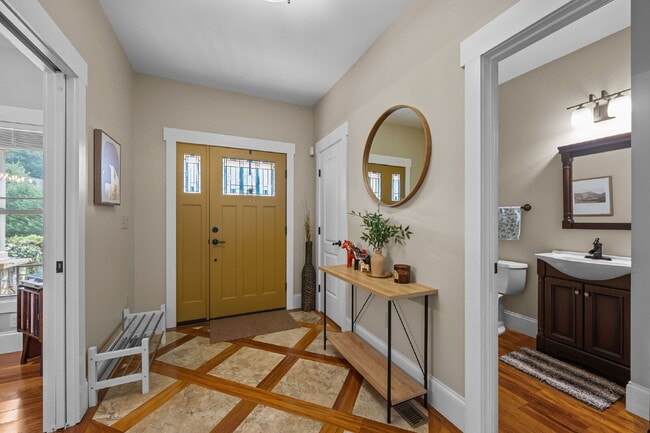Building Photo - Spacious 3-Bedroom Home with Bonus Room & ...