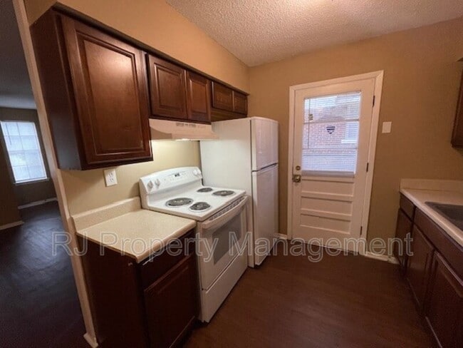 Building Photo - 3432 Powell Ave