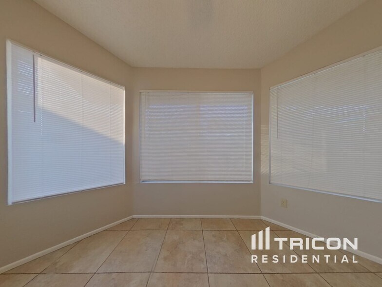 Building Photo - 7937 W Windrose Dr
