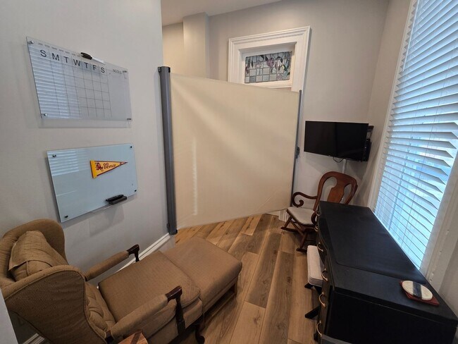 Building Photo - Full Furnished 2 Bed/1 Bath with Utilities Included