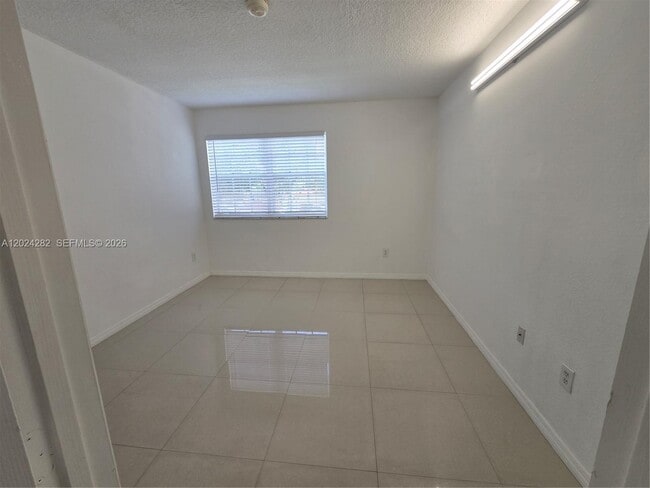Building Photo - 220 SW 116th Ave
