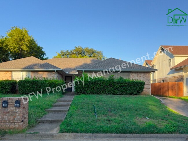 Building Photo - Charming Single-Story 2/2 Duplex with 2-Car Garage Just Steps from Your Back Door – Arlington, TX