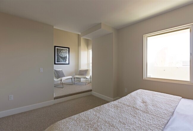 sitting area/office in second bedroom - 401 N Coast Hwy