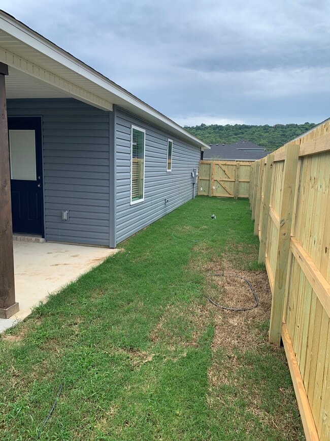 Building Photo - 2566 S Ouachita Dr