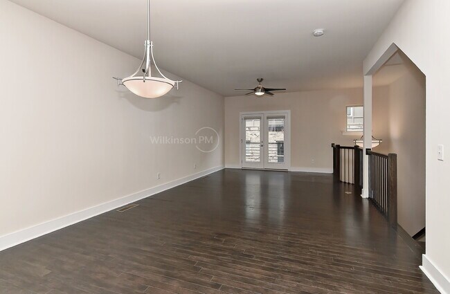 Building Photo - Luxury 3-Bed, 3.5-Bath Townhouse in Prime ...