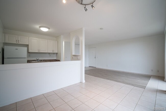 Building Photo - This 2 bedroom, 1 bathroom unit is on the 2nd story in the Makaha Valley Plantation condos. It is...