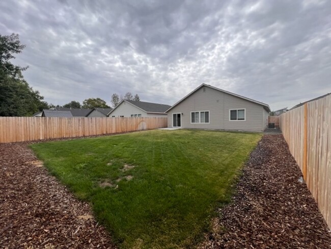 Building Photo - Comfort and Luxury Single Family Home
