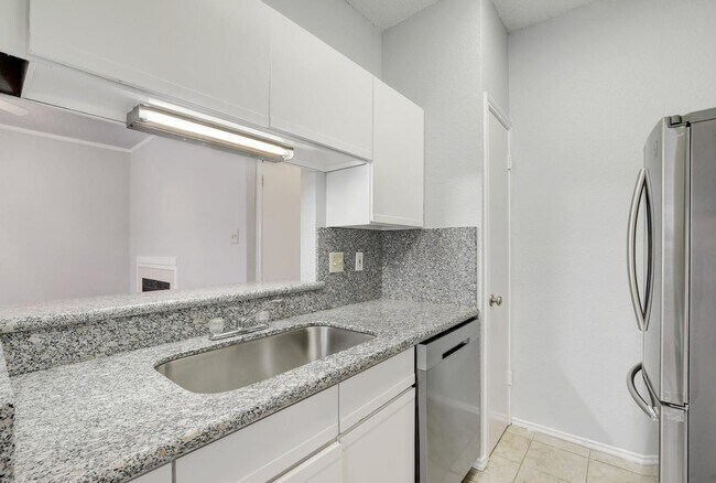 Building Photo - 2804 Rio Grande St