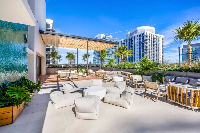 Building Photo - 601 N Miami Ave