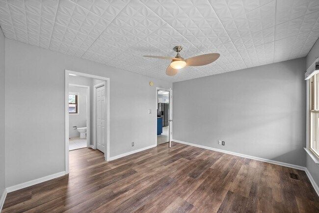 Building Photo - Nice Home on Cul-Du-Sac Large Backyard clo...
