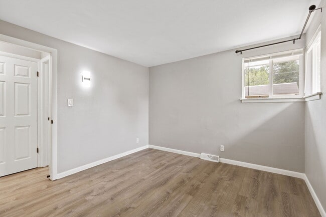 Building Photo - 1119 Winona Dr