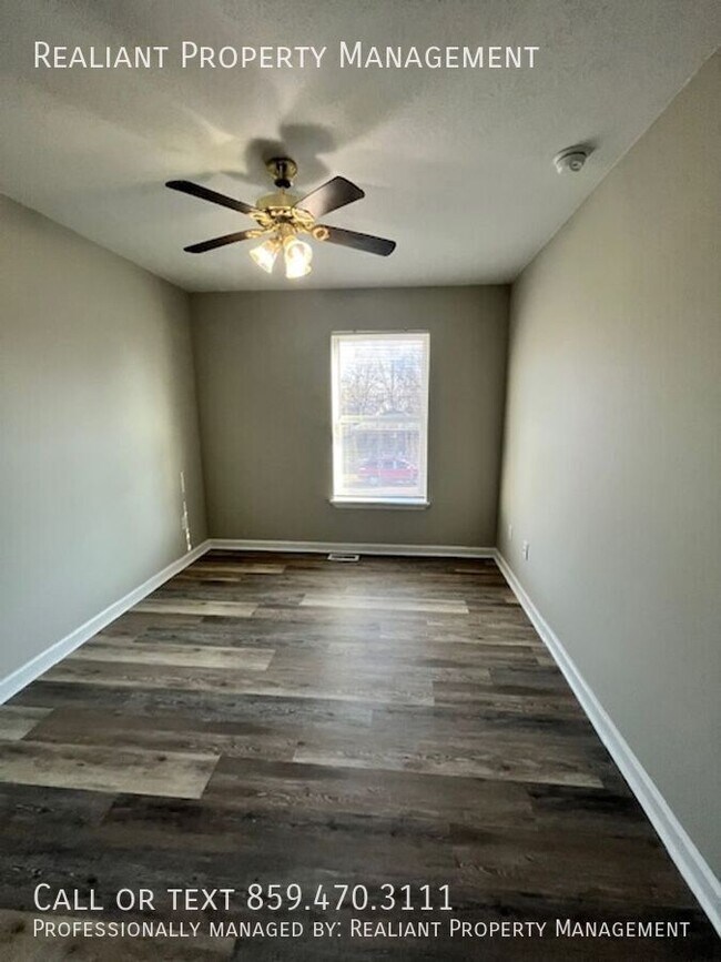 Building Photo - 820 Charles Ave