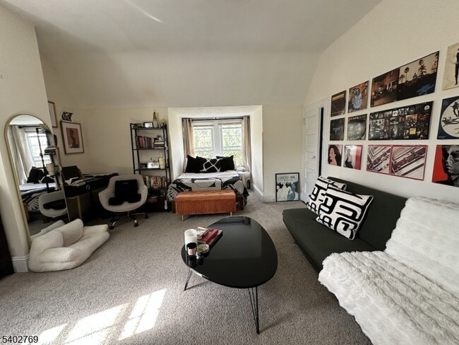 Building Photo - 19 Bowers Ln