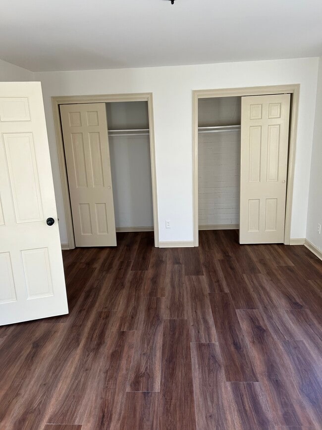 Building Photo - 6035 Riverside Dr