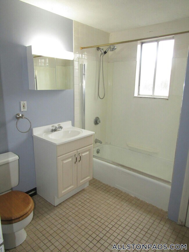 Building Photo - 1247 Commonwealth Ave