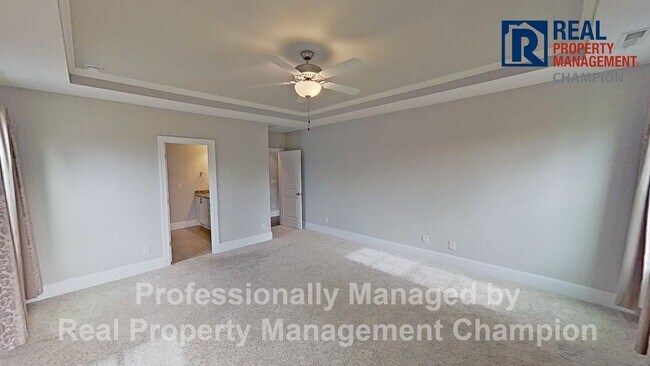 Building Photo - Spacious 4 BD Executive Home Loaded with U...