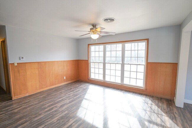 Building Photo - Must see 3 bed, 2 bath home near the University of Oklahoma campus.