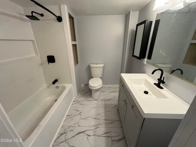 Building Photo - 715 Hudson Ave