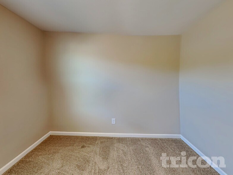 Building Photo - 215 Waters Edge Pkwy