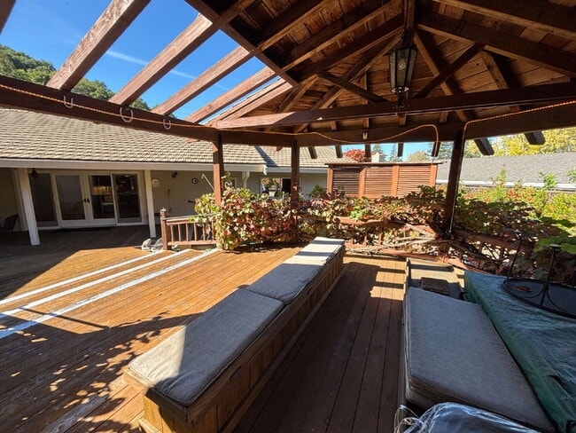 Building Photo - 485 Butterfield Pl