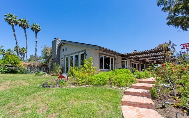 Building Photo - Stunning & Spacious Encinitas Home w/ Gorg...