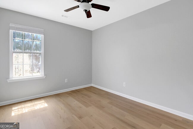 Building Photo - 569 N Fairfield Dr