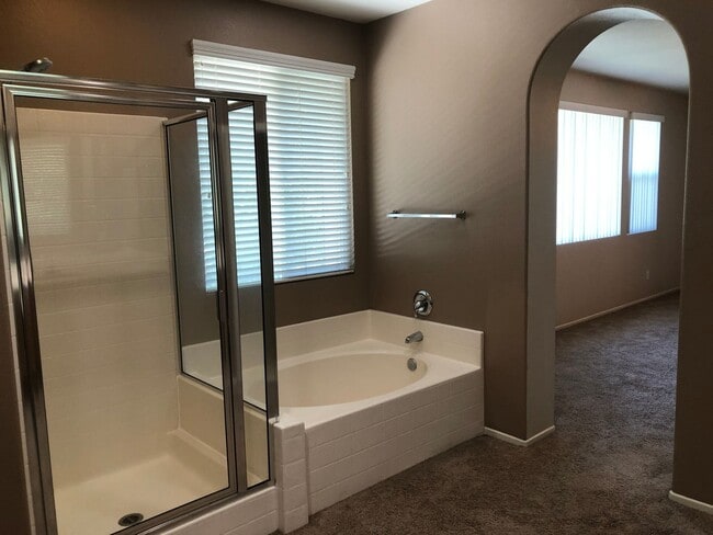 Building Photo - MOVE IN SPECIAL $500 off Rent Move In befo...