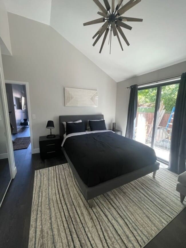 Building Photo - 2bd, 2ba Reno Bungalow in the Riverwalk Di...