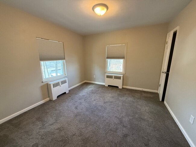 Building Photo - 325 E Englewood Ave