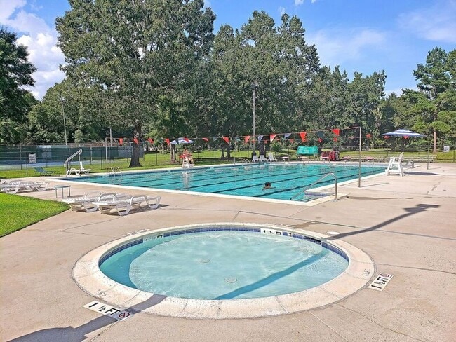 Building Photo - 121 Sully St