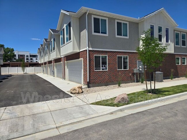 Building Photo - 444 W 1080 S