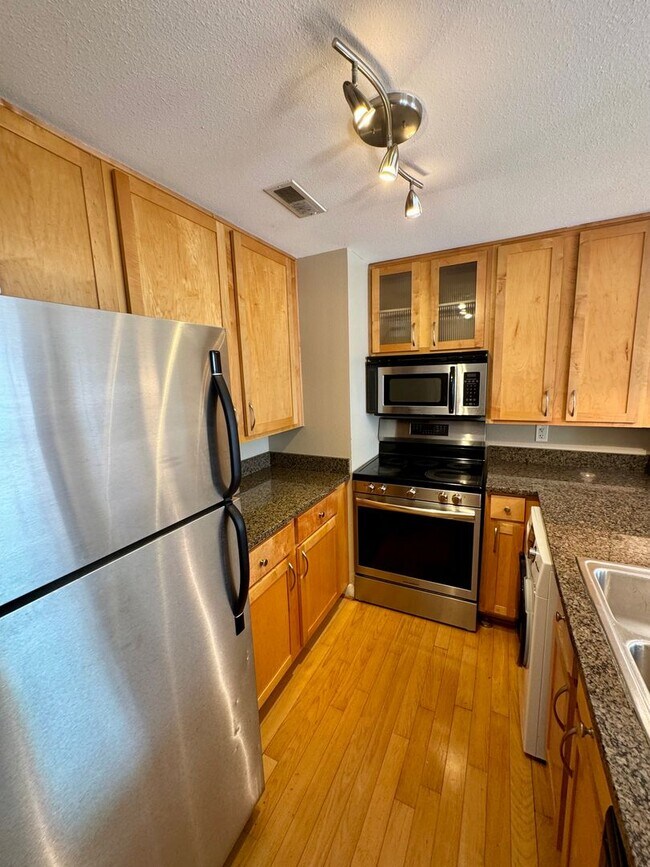 Building Photo - 5330 Pershing Ave