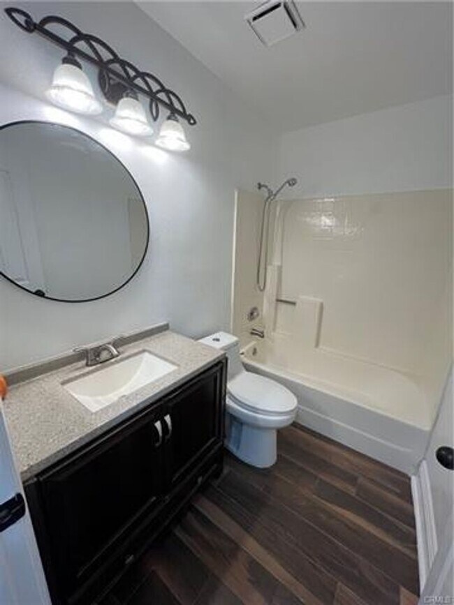 Building Photo - Beautifully Maintained Home