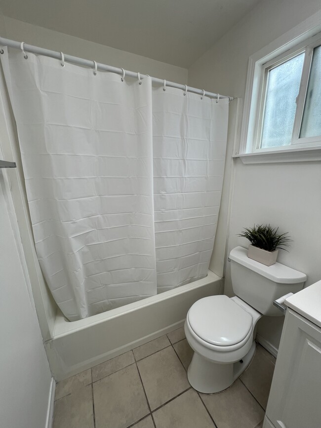 Bathroom - 1528 N Waterman Ave