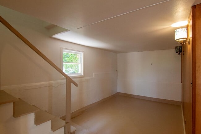 Building Photo - Spacious Custom Redding Home with Characte...