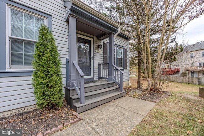 Building Photo - 8200 Maple Ridge Ave