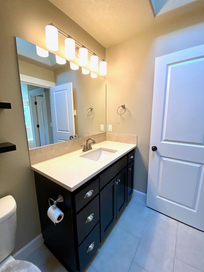 Building Photo - University Park One Bedroom