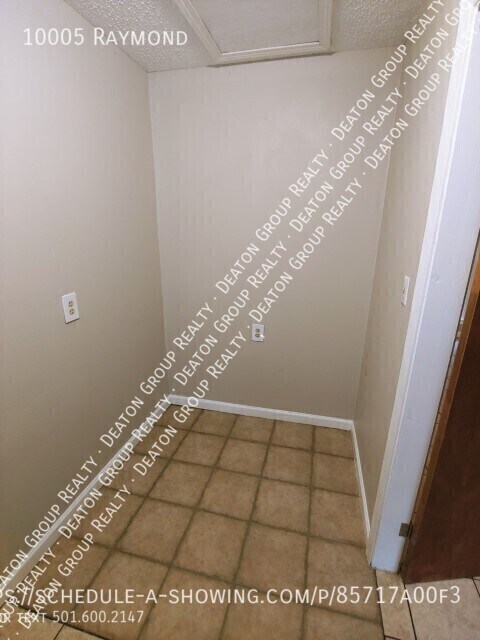 Building Photo - 10005 Raymond-