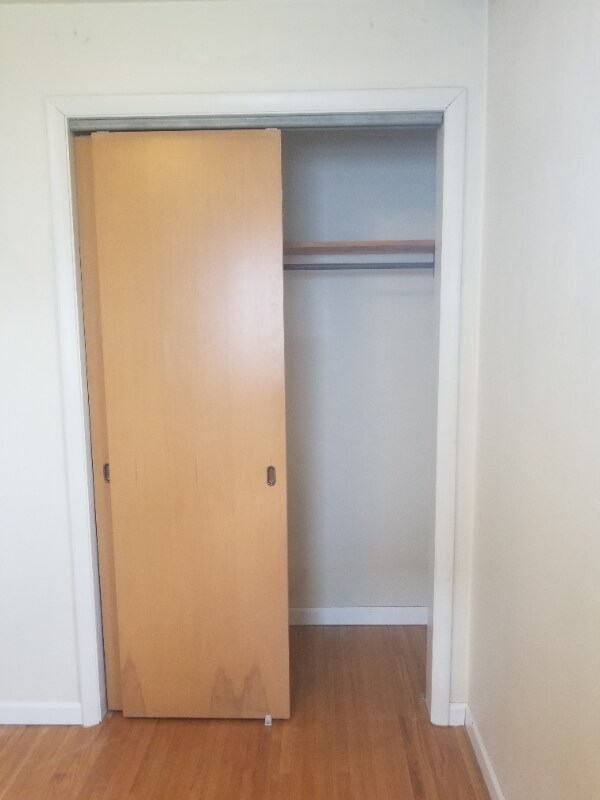 Building Photo - 1706 E 5th St