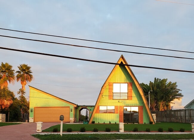 Building Photo - 1850 N Banana River Dr